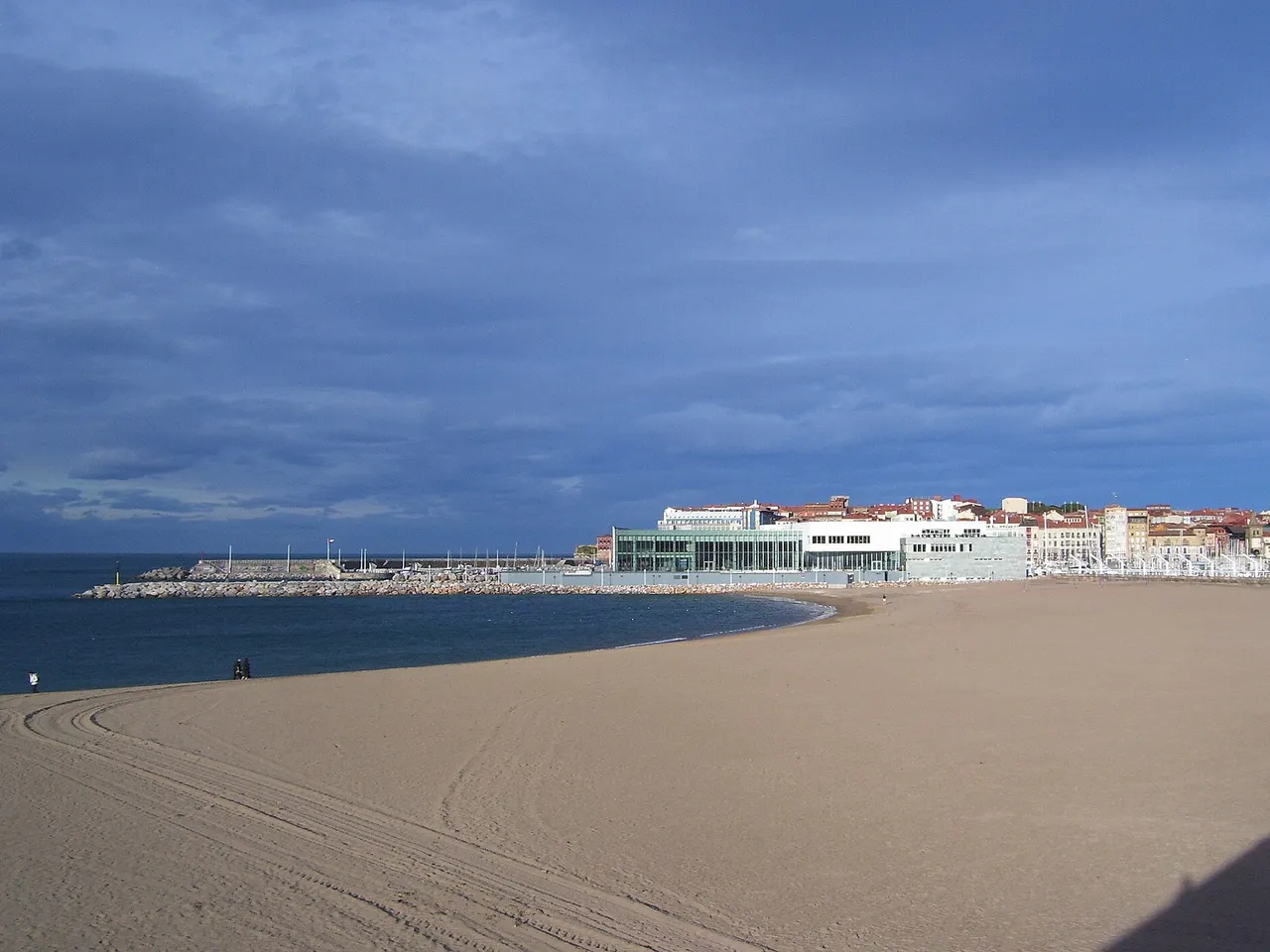 Playa de Poniente en Gijón