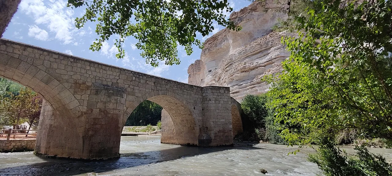 Puente sobre el Júcar en Alcalá