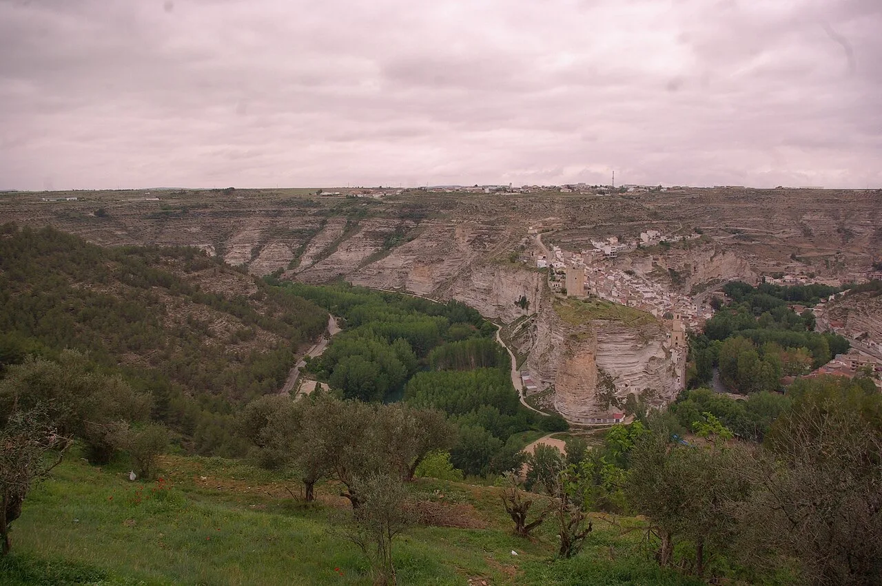 Tejados de Alcalá del Júcar desde lo alto