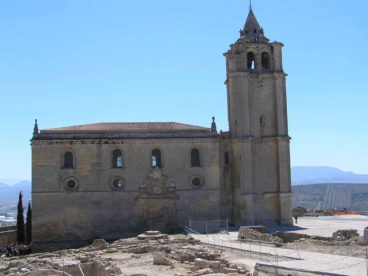 Interior de la Iglesia Mayor Abacial de la Mota con arcos