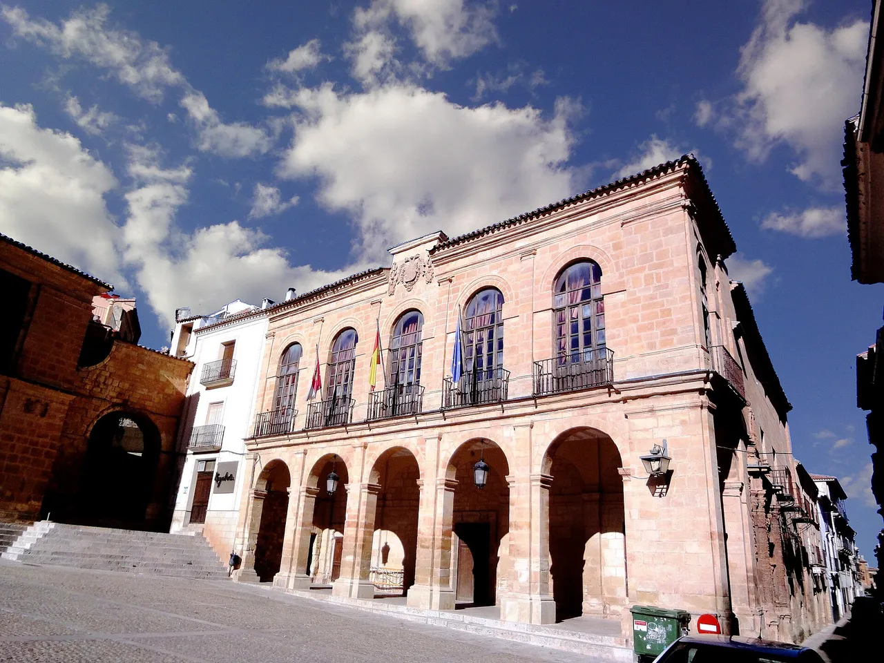 Lonja del Alhorí en la Plaza Mayor de Alcaraz, hoy Ayuntamiento