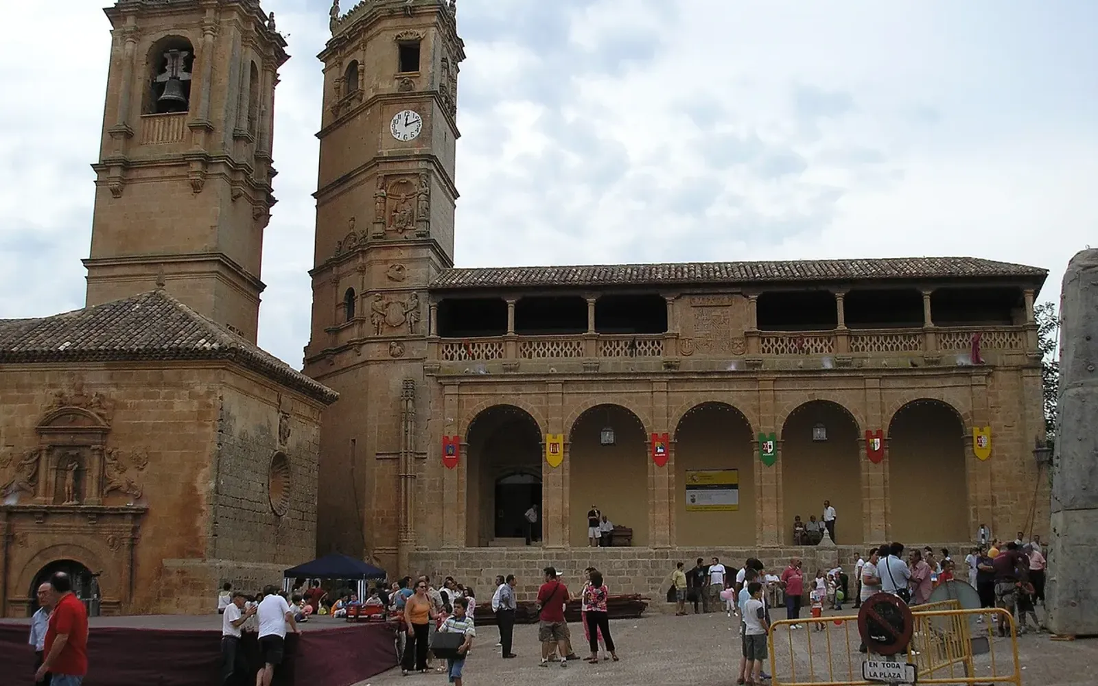 Qué ver en Alcaraz: la plaza renacentista, las torres y la sierra