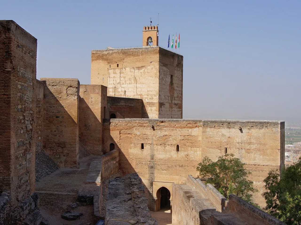 Murallas y torres de la Alcazaba de la Alhambra