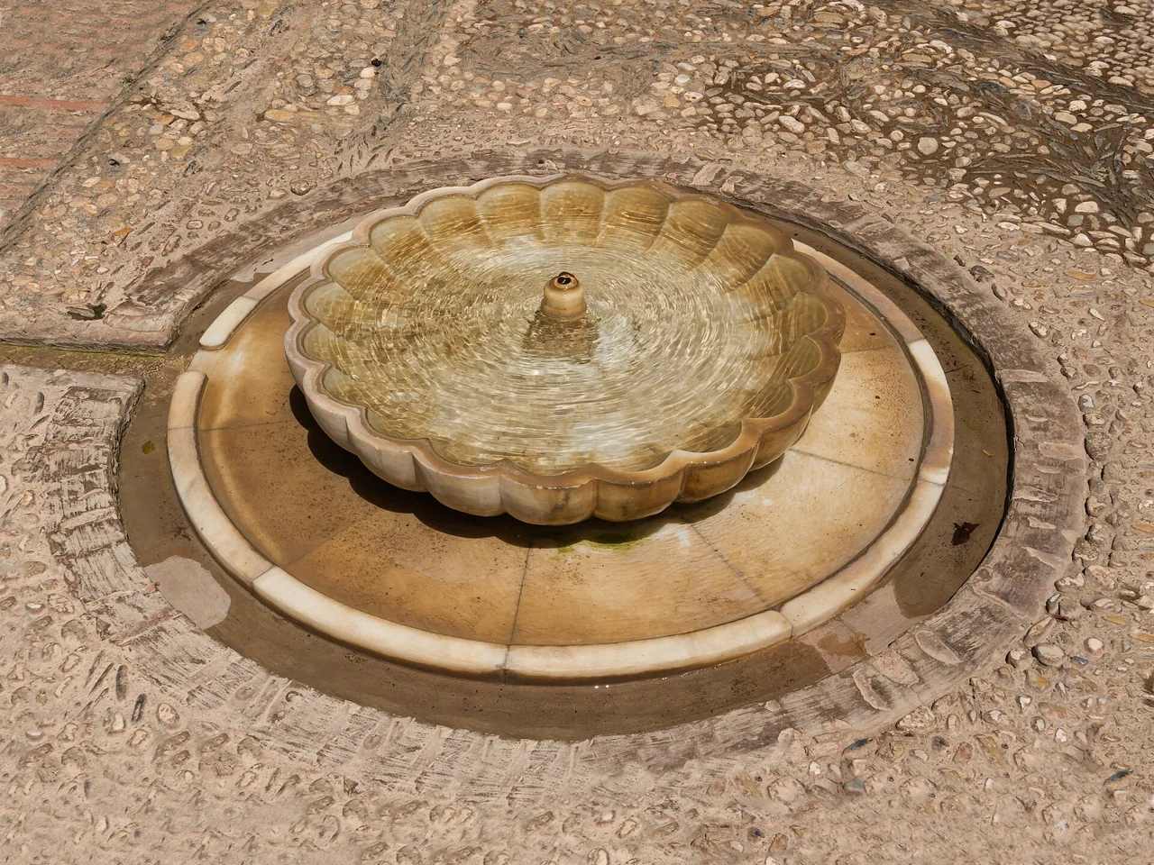 Fuente en los jardines del Generalife de Granada
