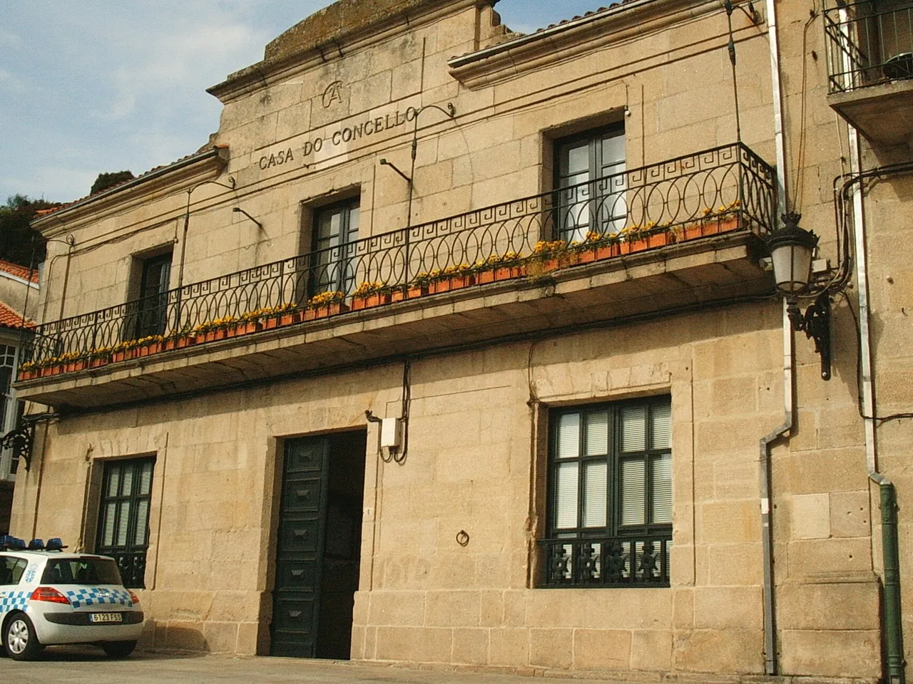 Edificio del Concello de Allariz en la plaza