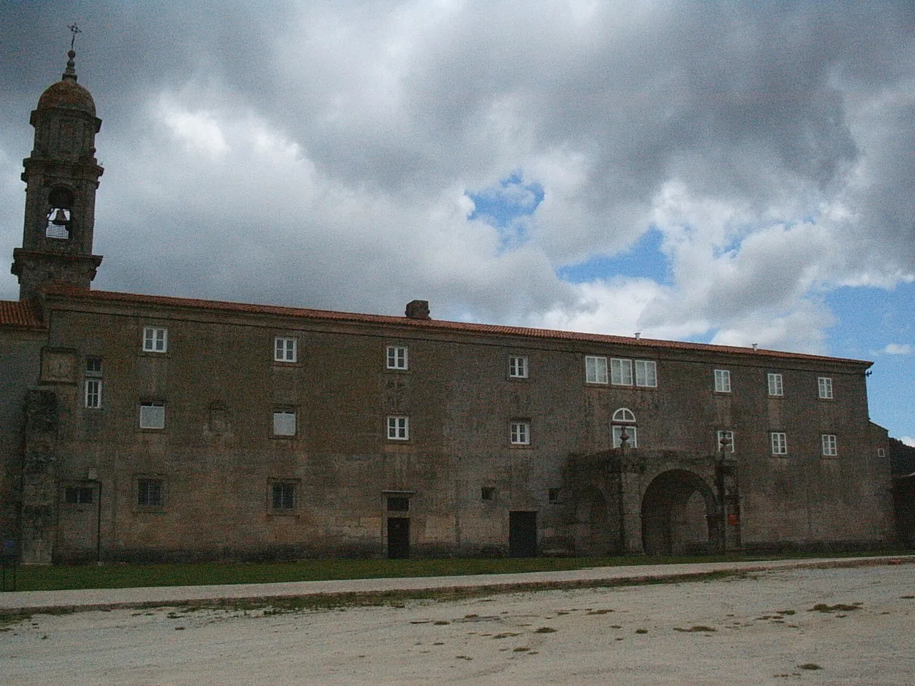 Convento de Santa Clara de Allariz con su fachada