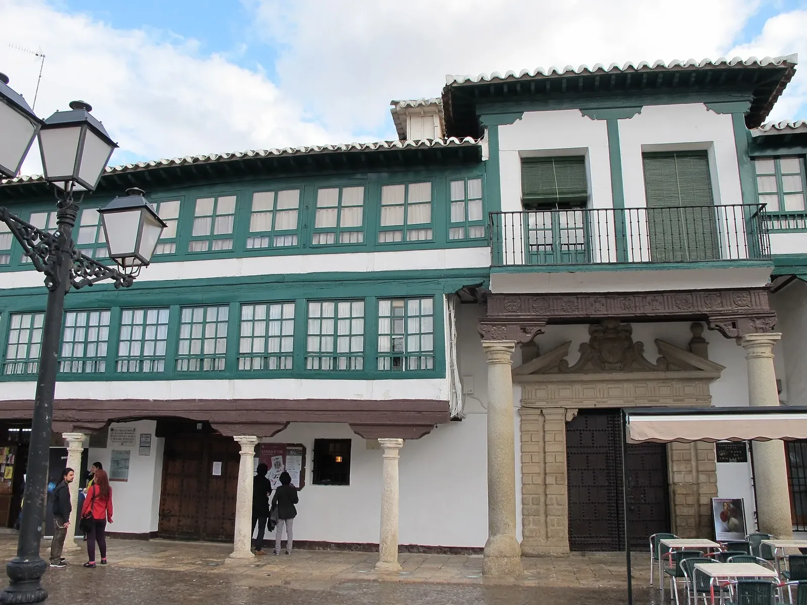 Entrada al Corral de Comedias en la plaza Mayor de Almagro