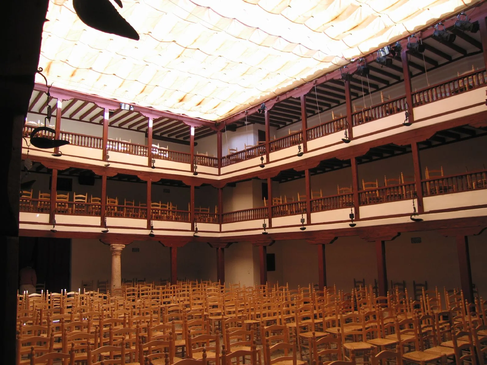Patio y galerías de madera del Corral de Comedias de Almagro