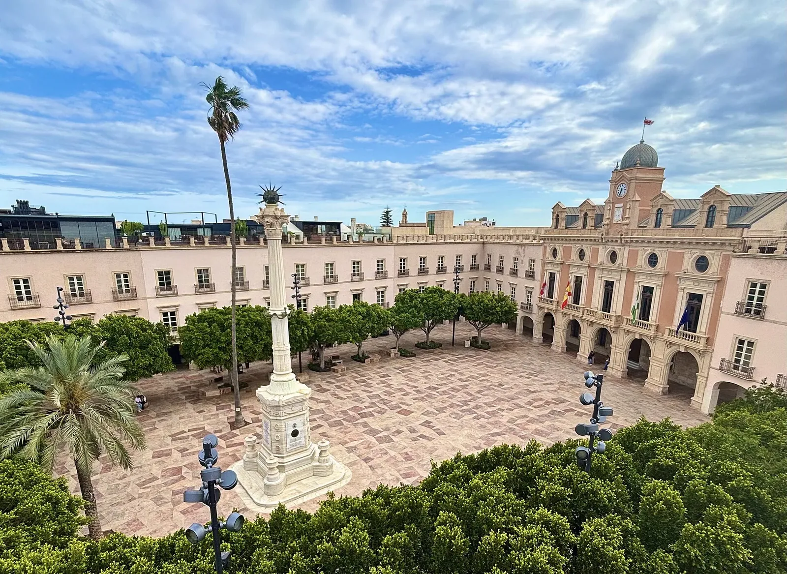 Plaza Vieja de Almería con el ayuntamiento