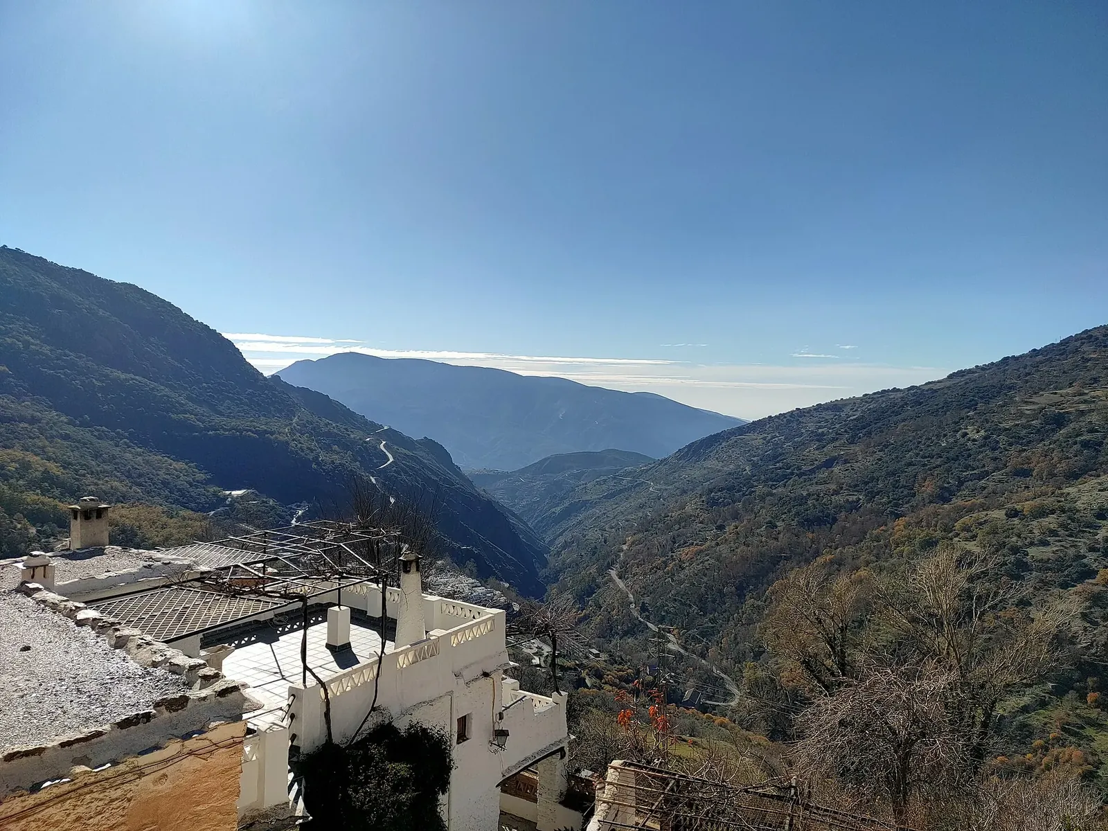 Tejados planos de Bubión sobre el Barranco de Poqueira