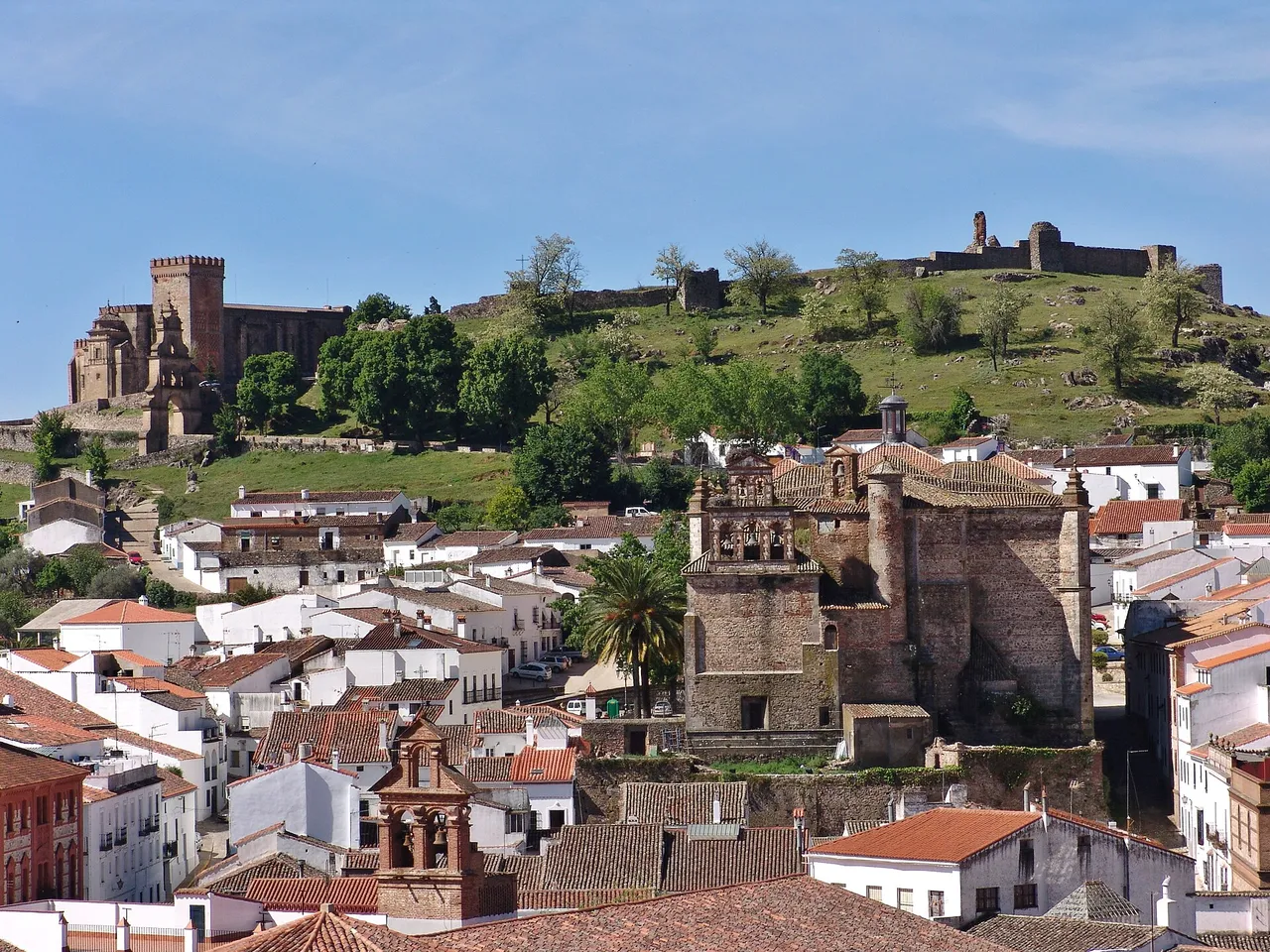 Castillo de Aracena sobre el cerro