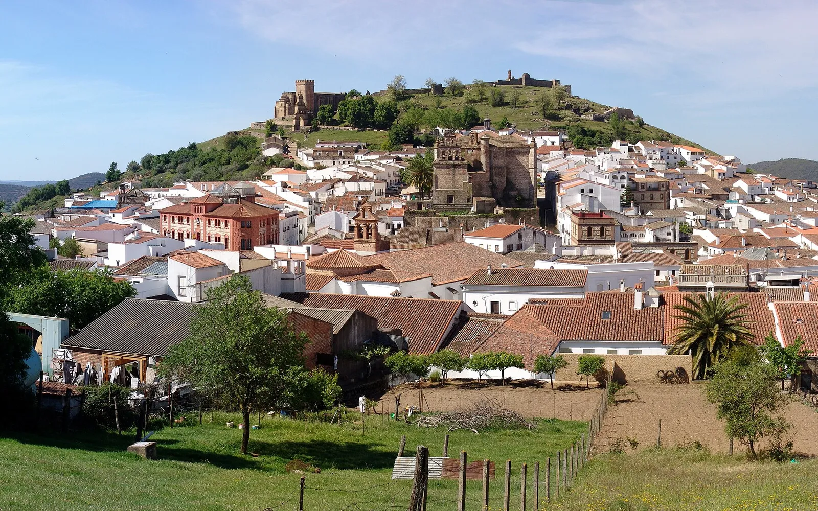 Qué ver en Aracena: Gruta de las Maravillas, castillo, Casino y jamón ibérico