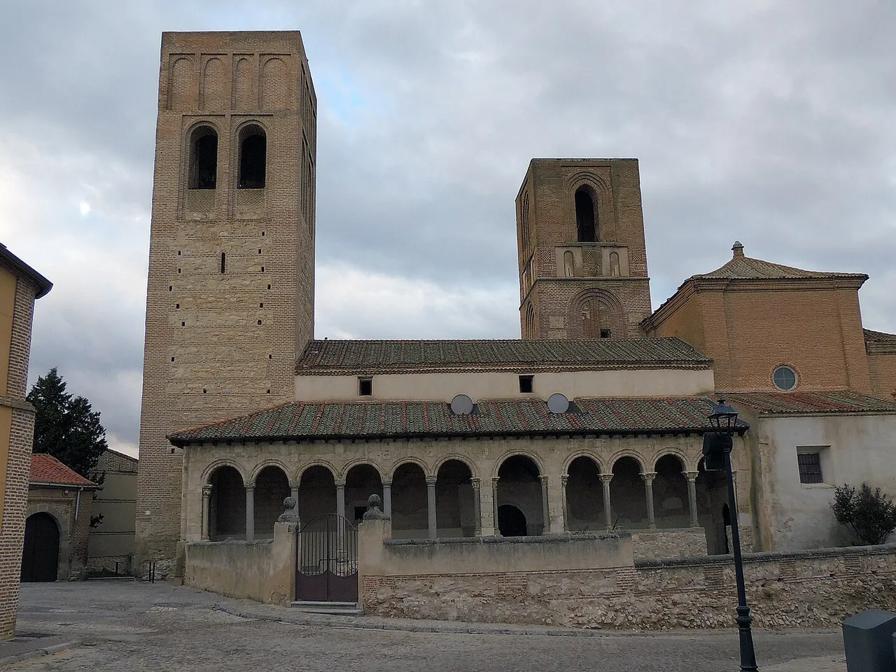 Galería porticada de la iglesia de San Martín de Arévalo