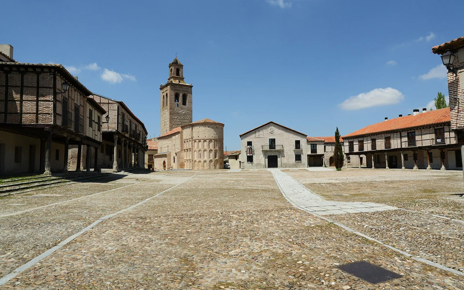 Qué ver en Arévalo: la villa mudéjar de Isabel la Católica, su plaza y sus iglesias