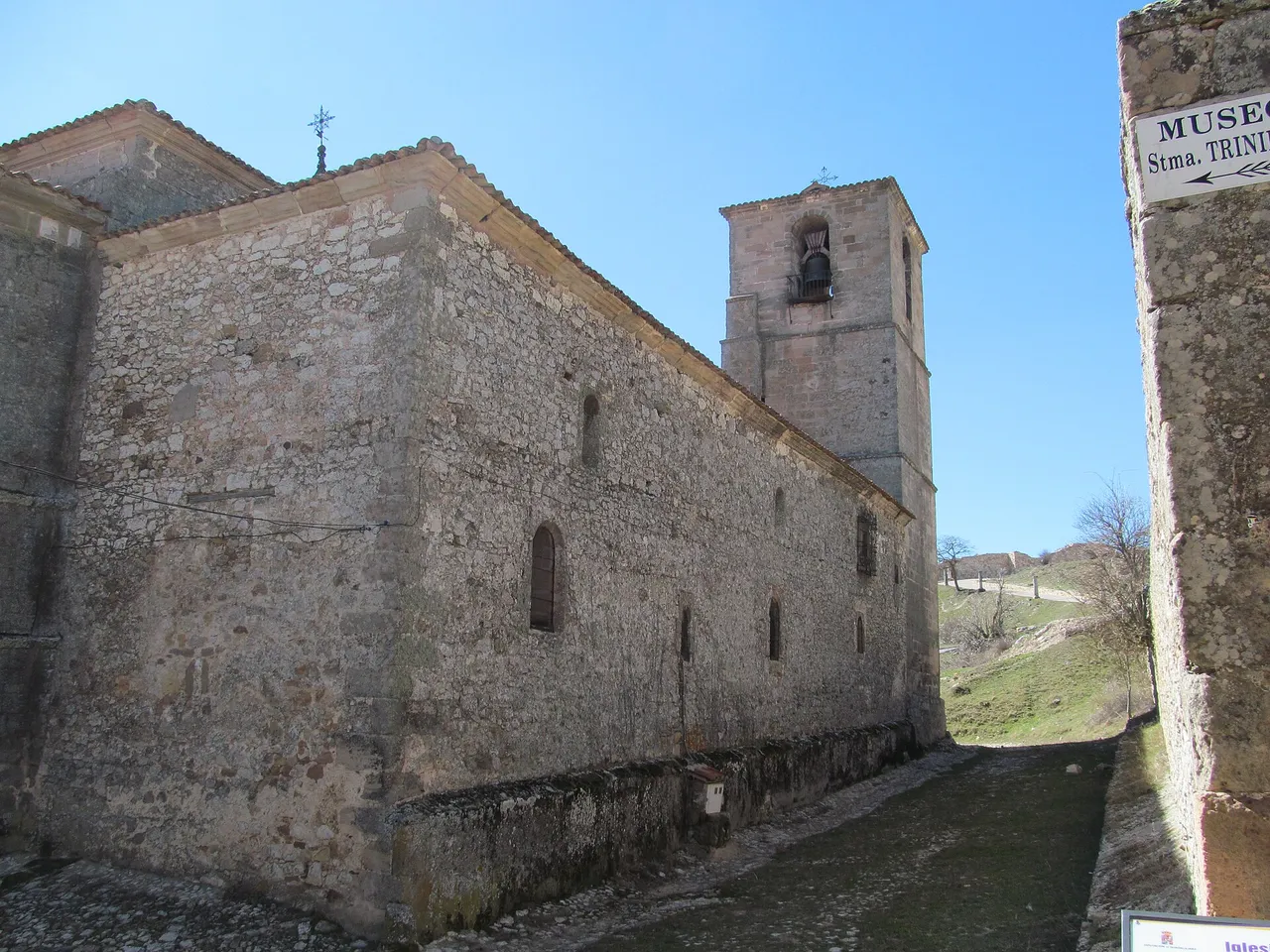 Portada de la iglesia de la Trinidad en Atienza