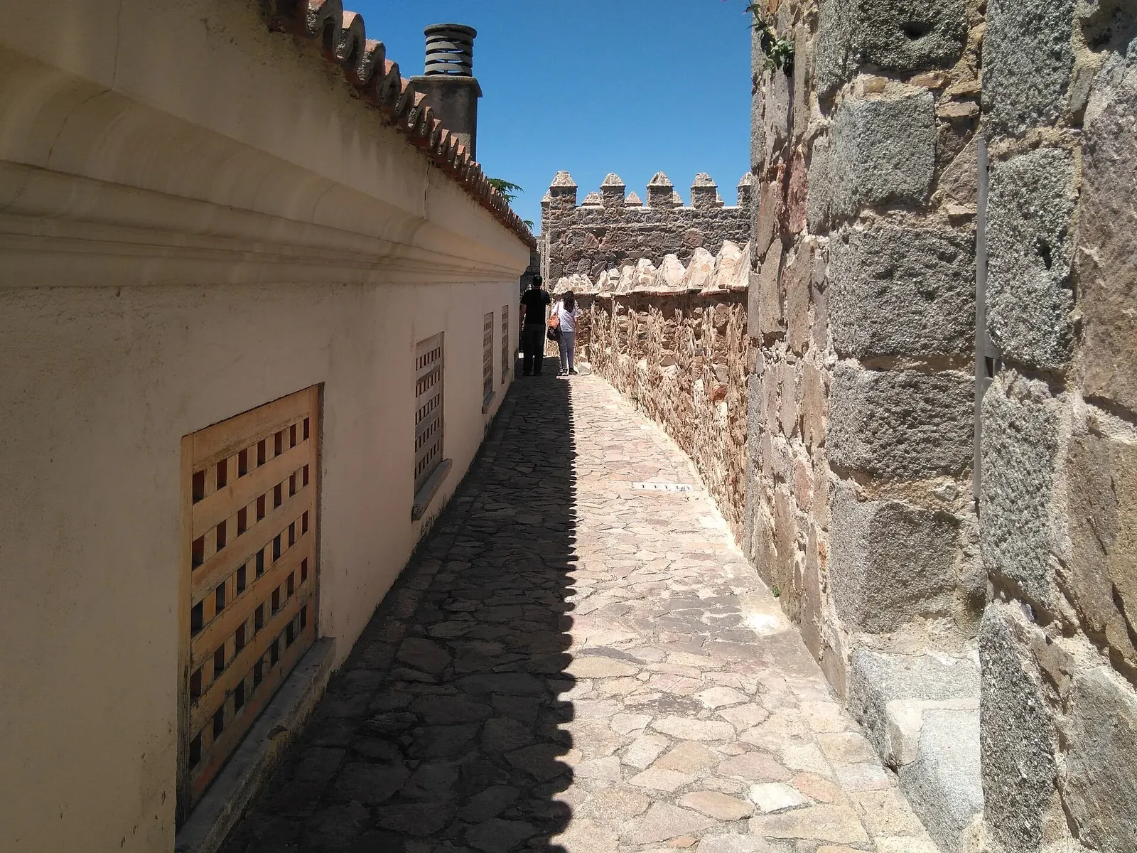 Camino de ronda sobre la muralla de Ávila