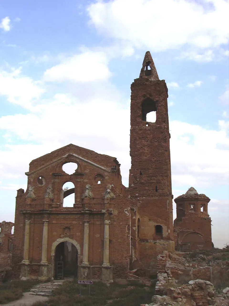 Iglesia de San Martín de Tours en Belchite
