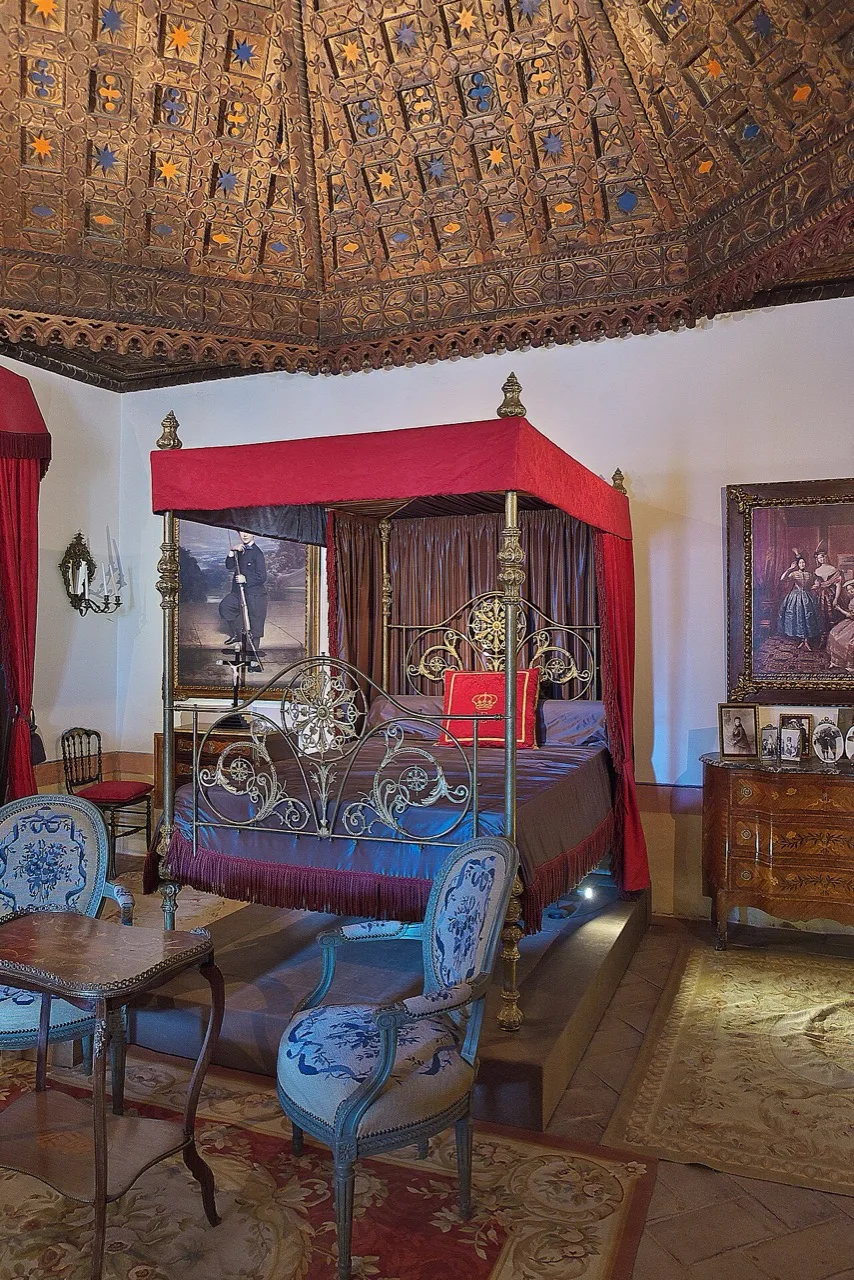 Dormitorio ambientado en el castillo de Belmonte