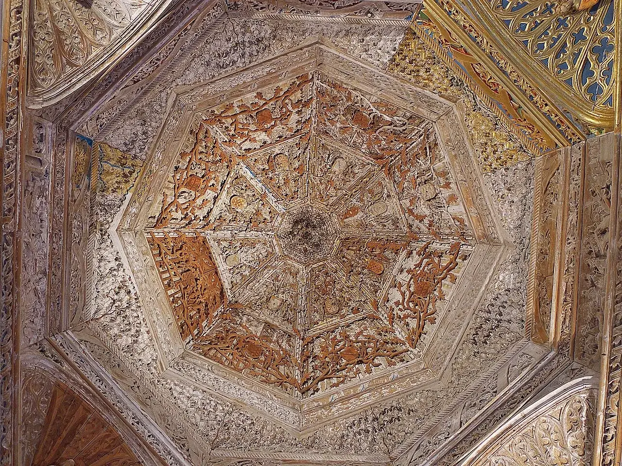 Artesonado mudéjar en la Sala del Trono del castillo de Belmonte