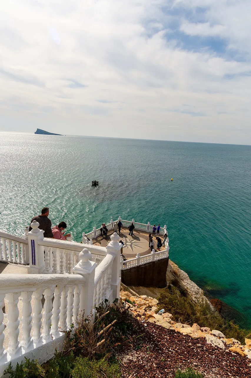 Mirador junto al mar en Benidorm