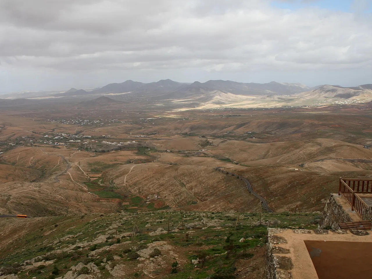 Vistas desde el mirador de Morro Velosa de valles y montañas de Fuerteventura