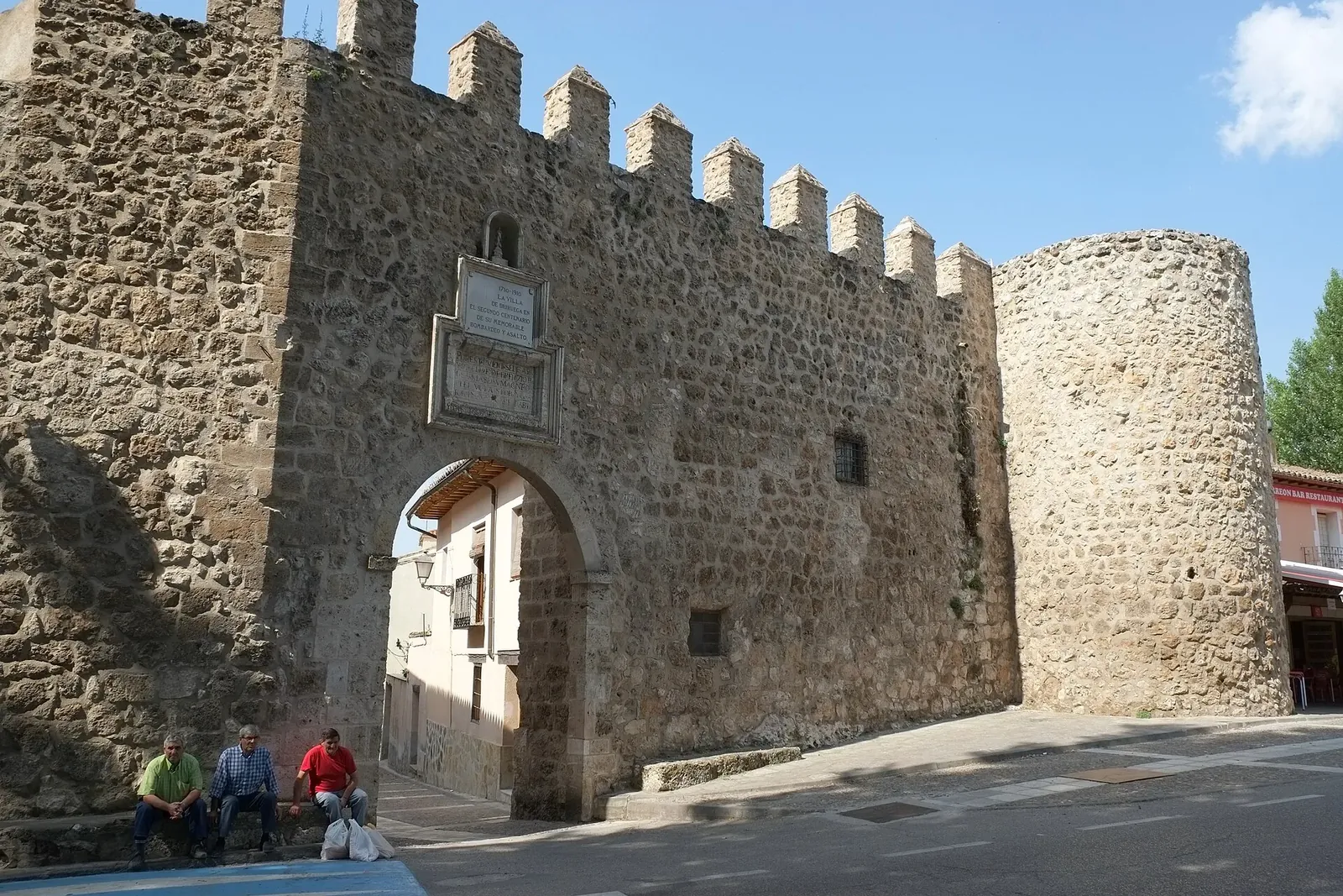 Muralla y torre de Brihuega