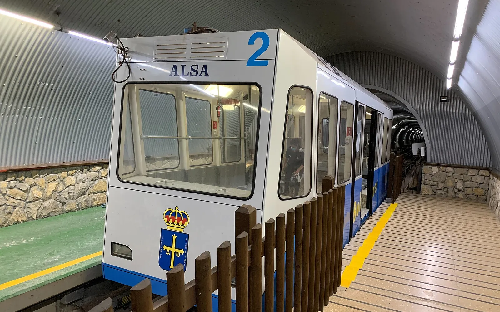 Bulnes: el pueblo de los Picos de Europa al que se llega en funicular desde Poncebos