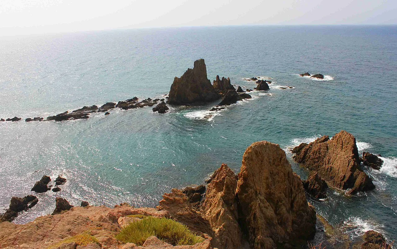 Faro de Cabo de Gata y Arrecife de las Sirenas