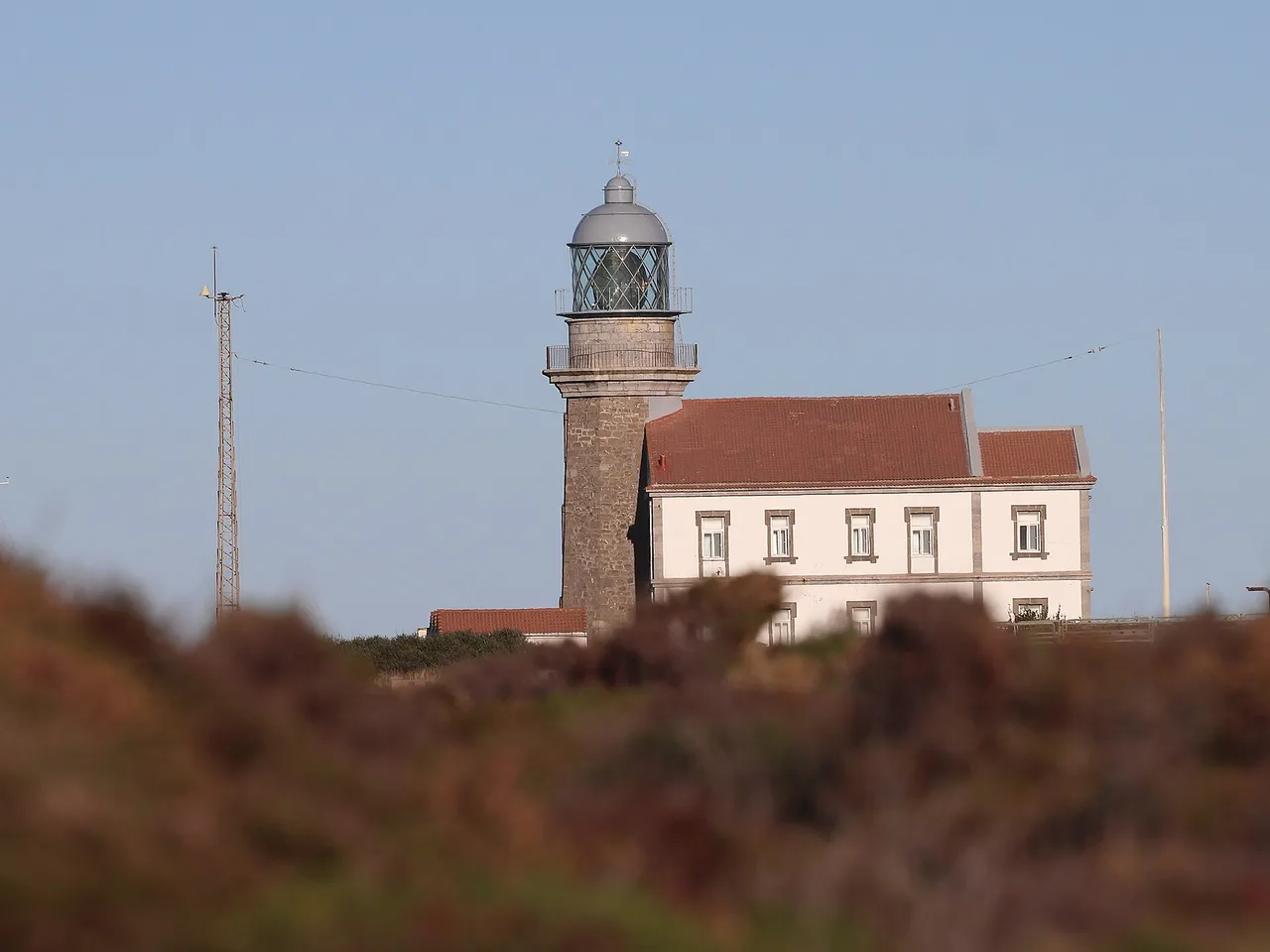 Fachada oeste del faro de Cabo Peñas