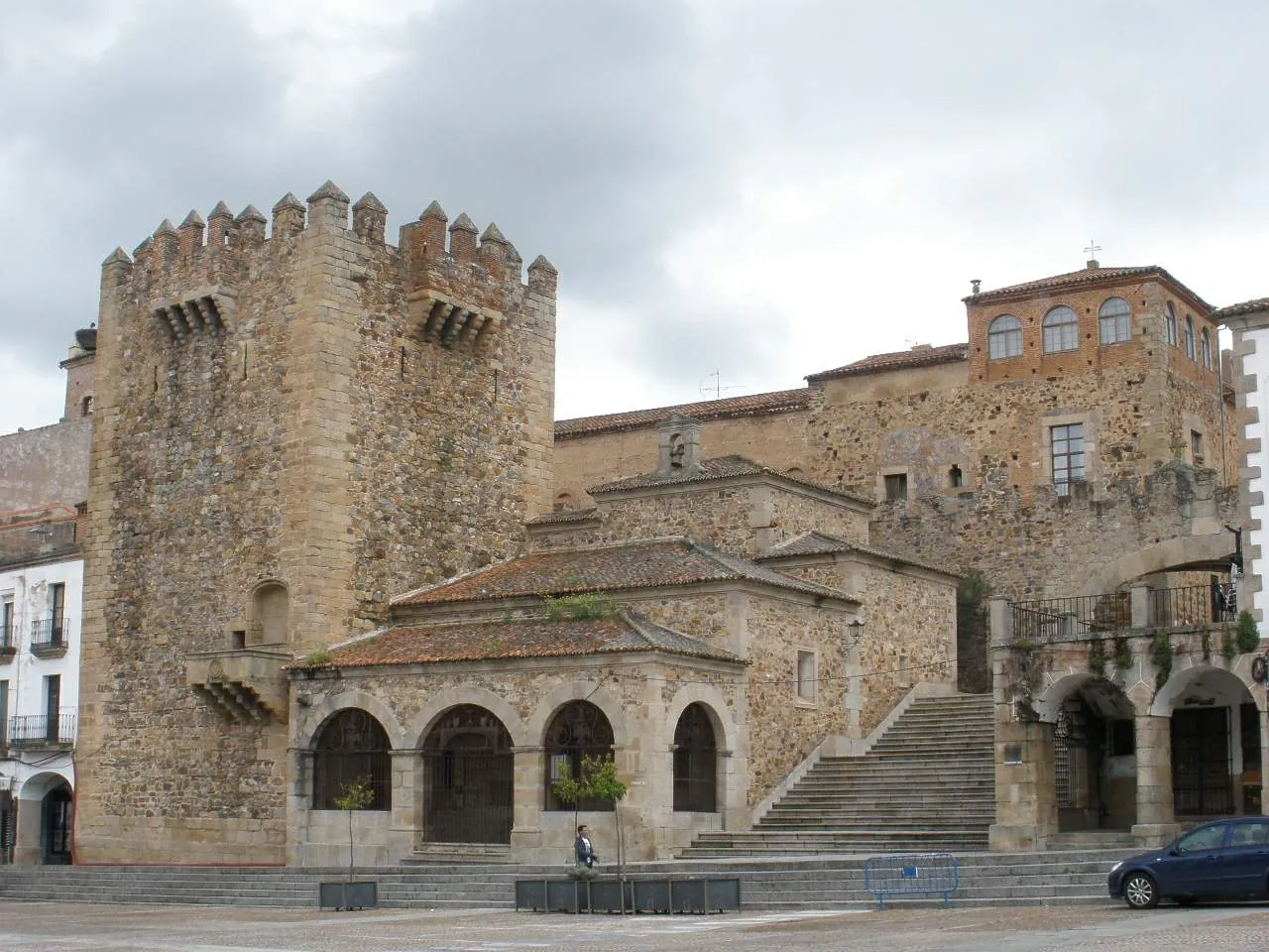 Torre de Bujaco y ermita de la Paz en Cáceres