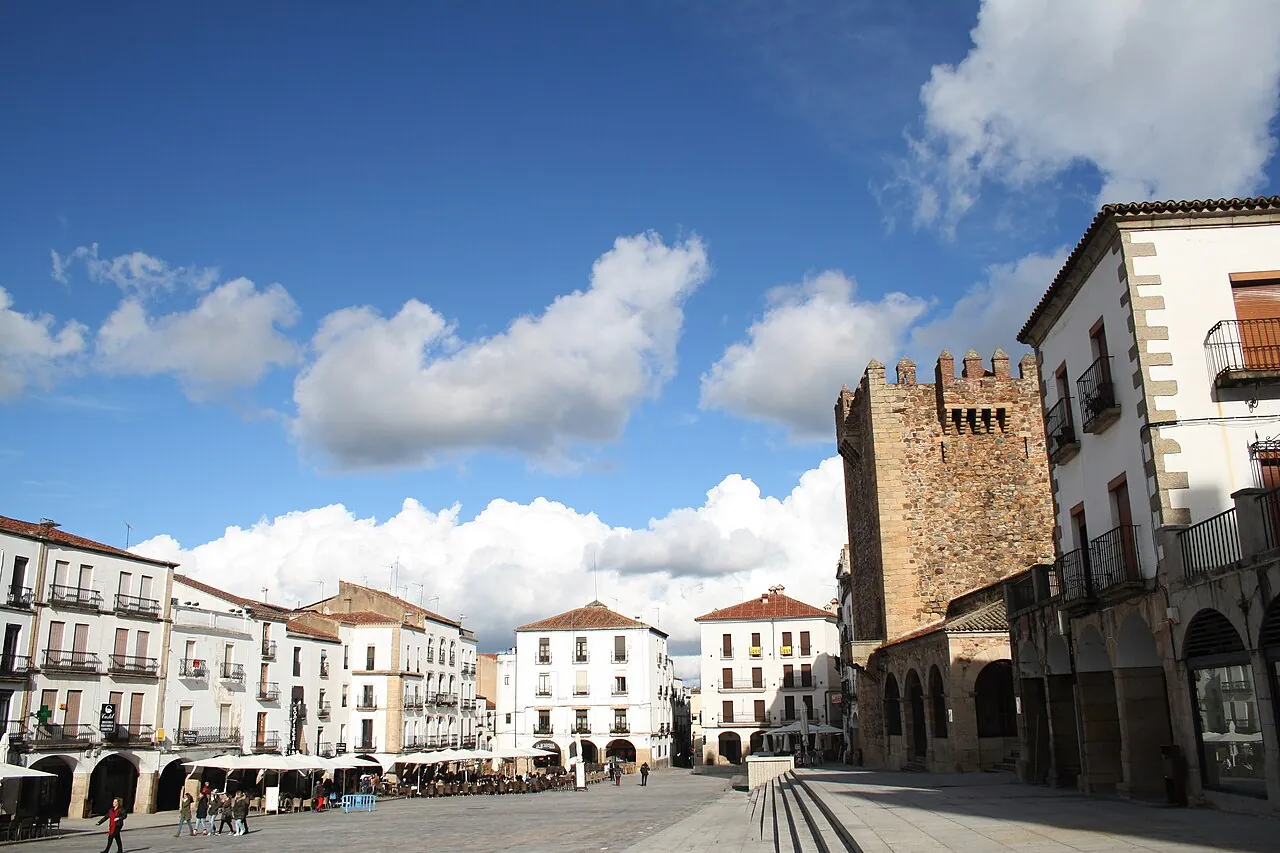 Plaza Mayor de Cáceres con la Torre de Bujaco
