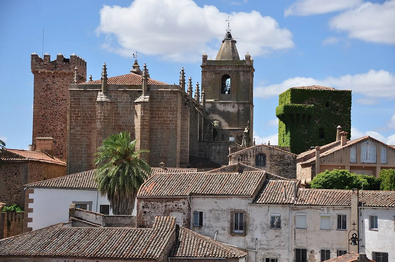 Guía de Cáceres en PDF: 10 lugares y ruta