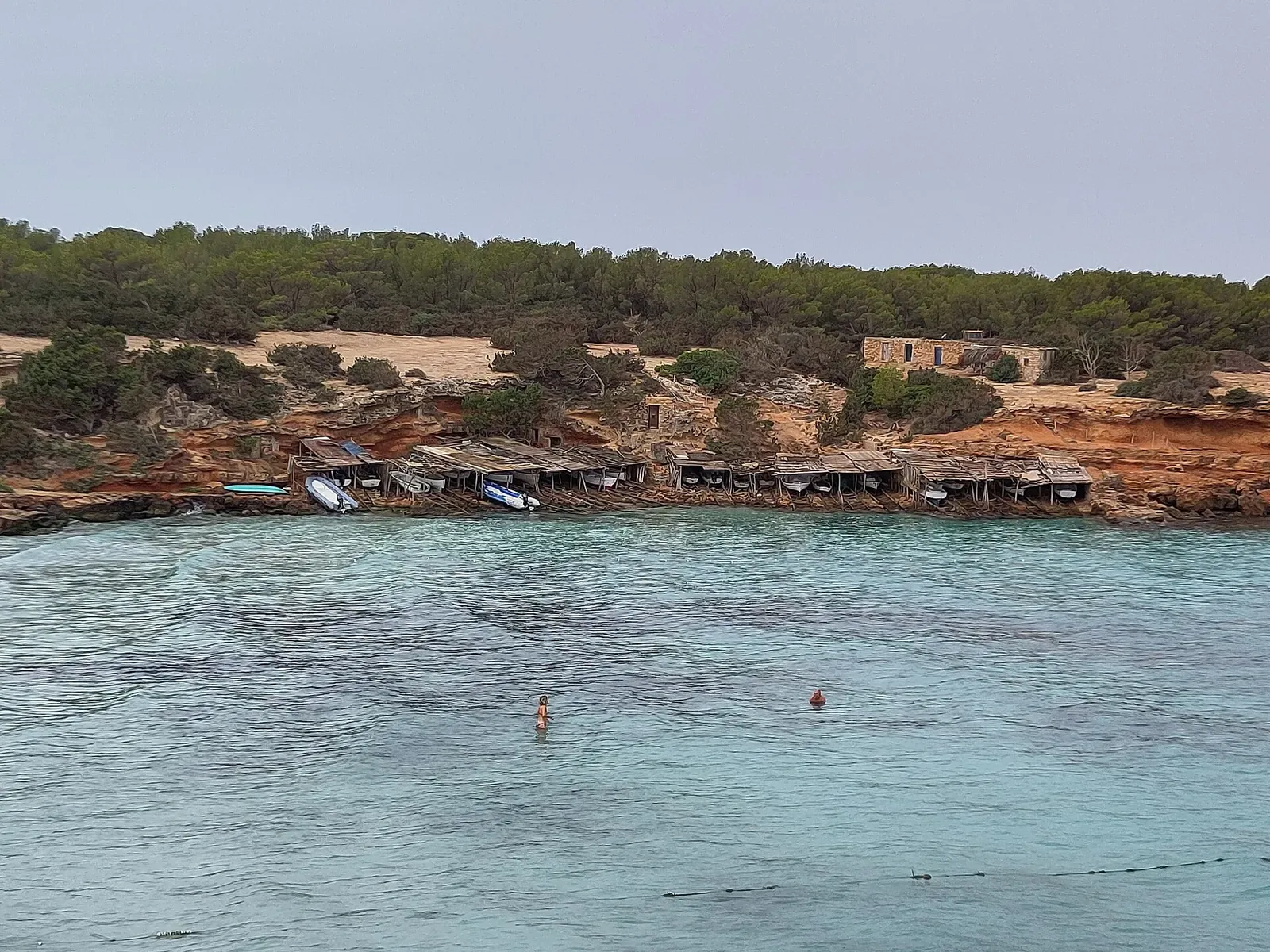 Varaderos de barcas en Cala Saona, Formentera