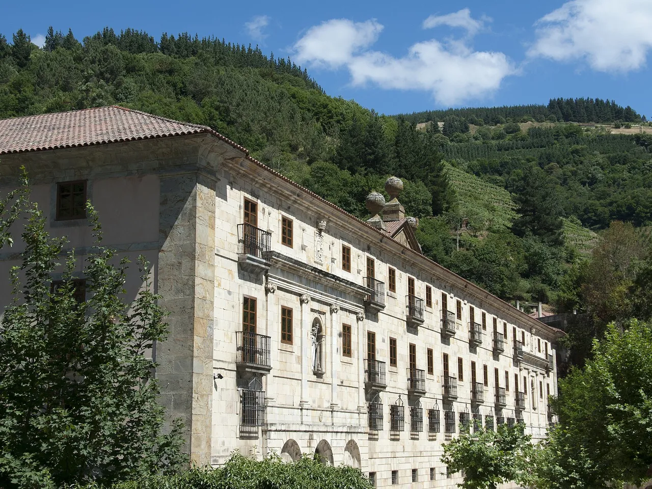 Entrada del Parador de Corias