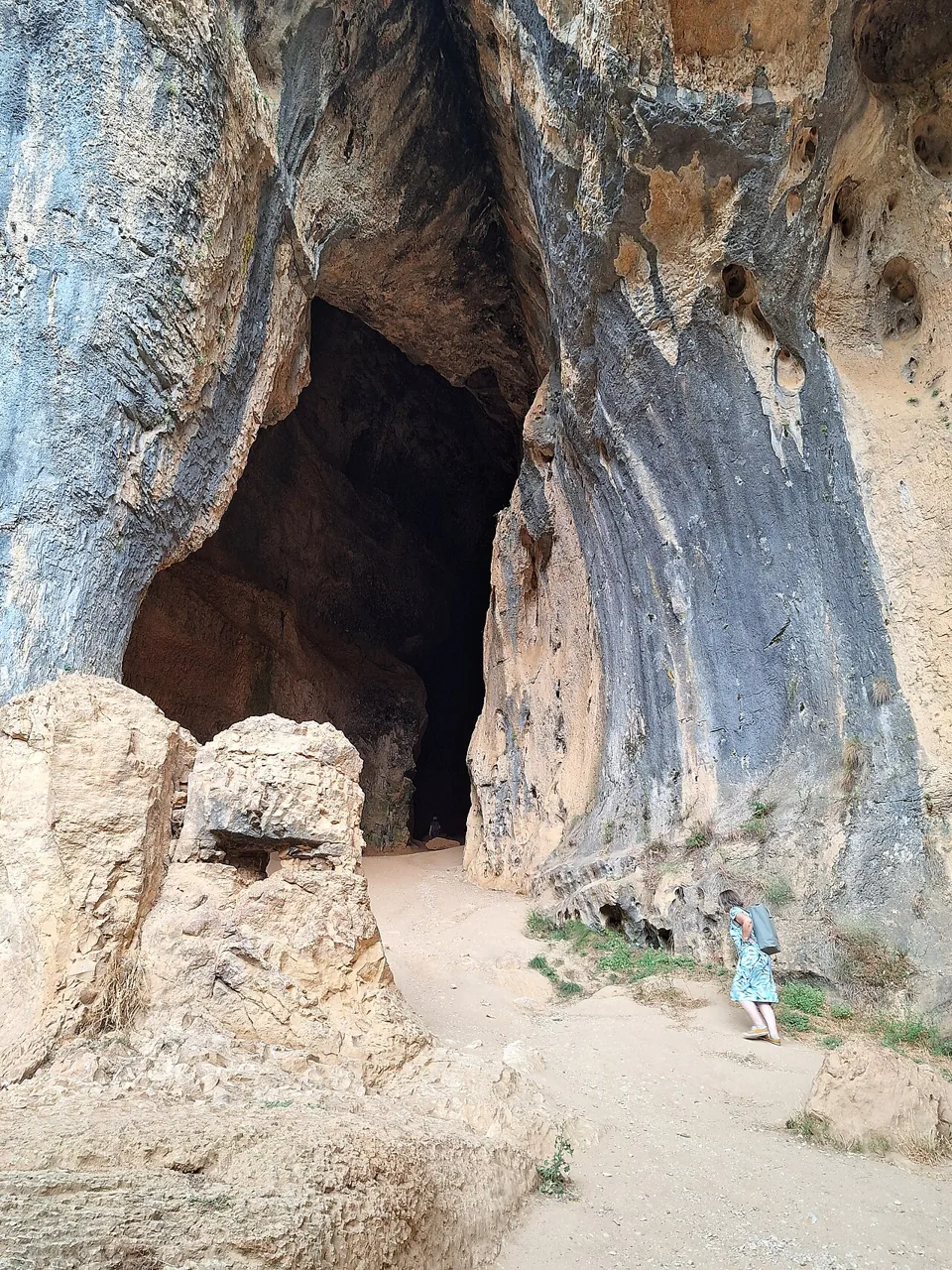Cueva Grande junto a la ermita de San Bartolomé