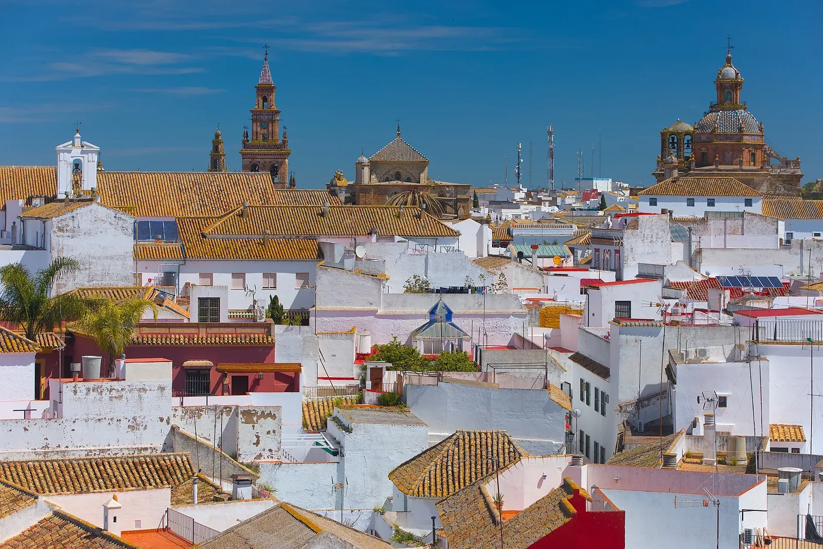 Qué ver en Carmona: la necrópolis romana, sus alcázares y la puerta de Sevilla, a media hora de Sevilla