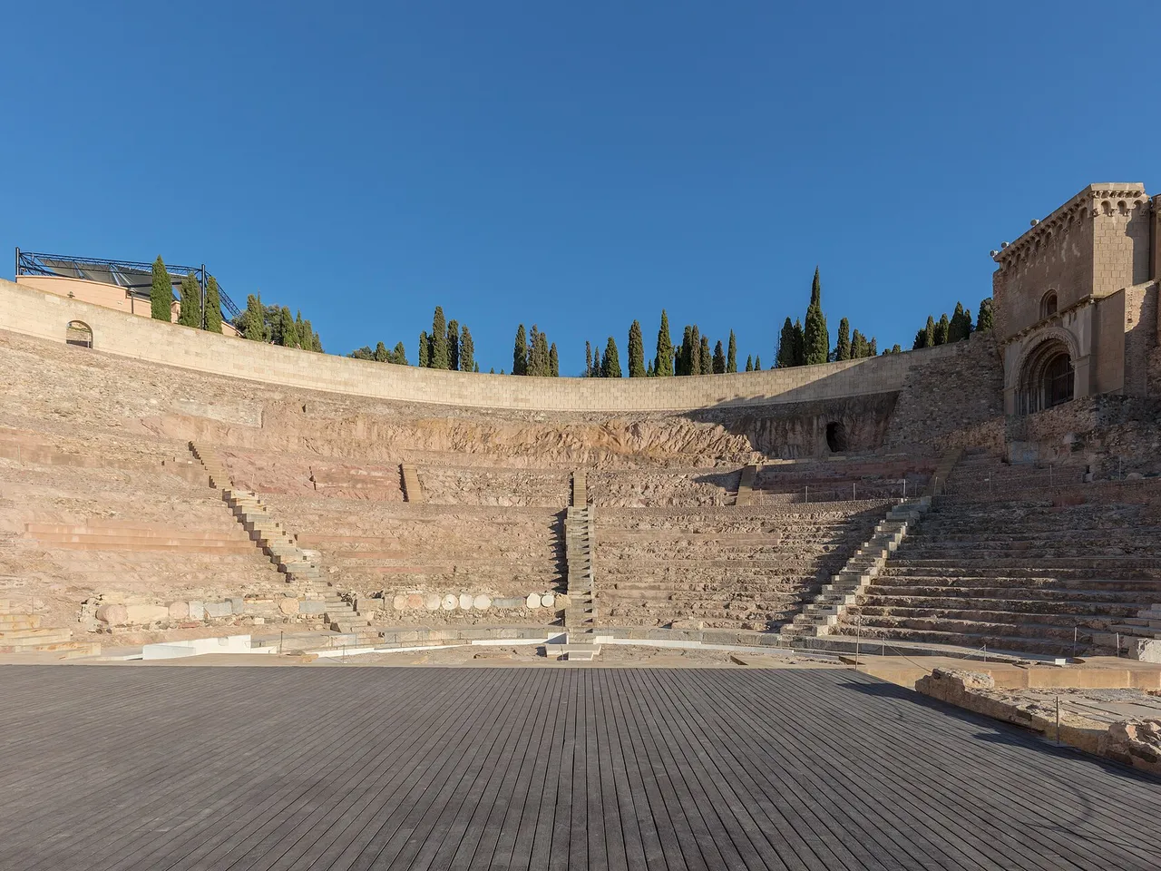 Escenario y gradas
