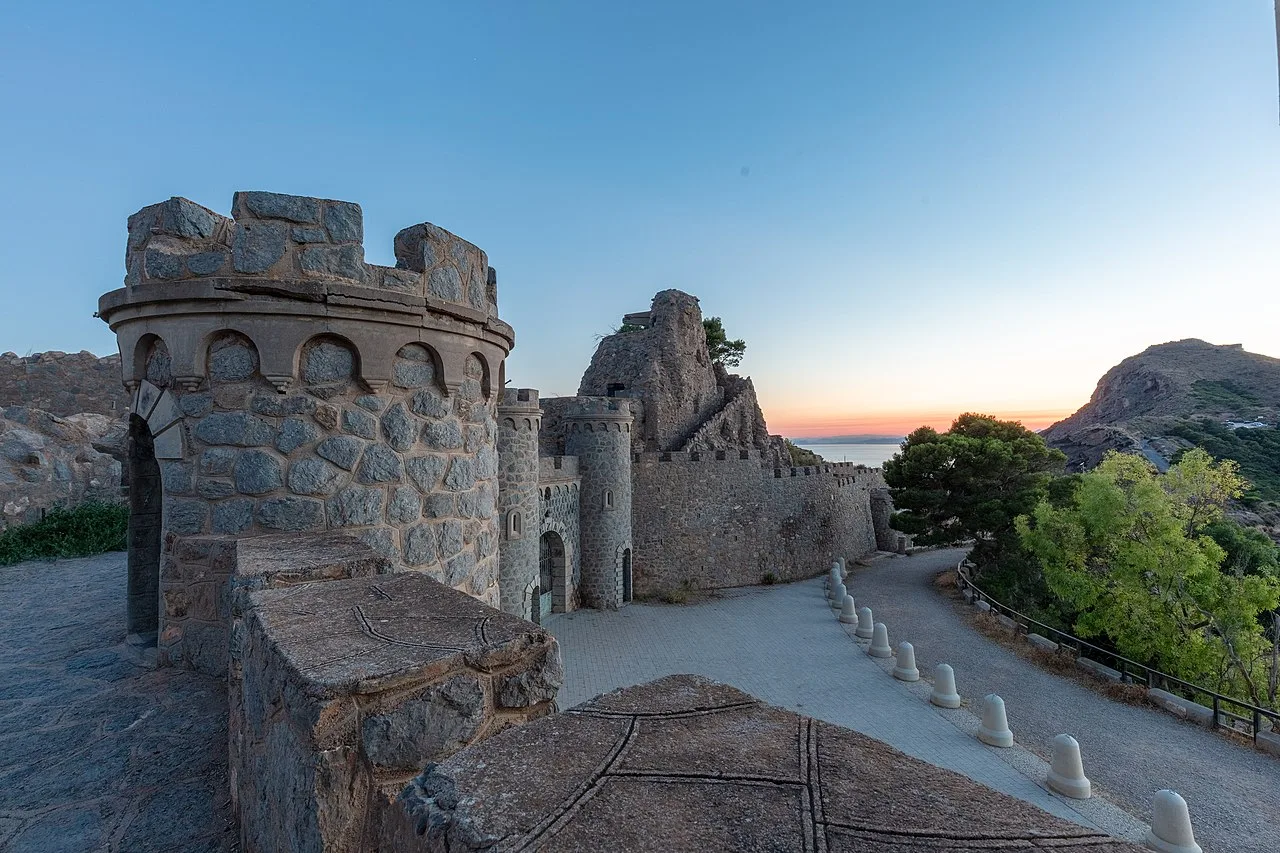 Torreón de la Batería de Castillitos al atardecer