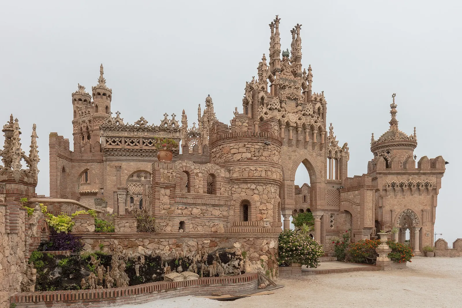 Detalles del Castillo de Colomares