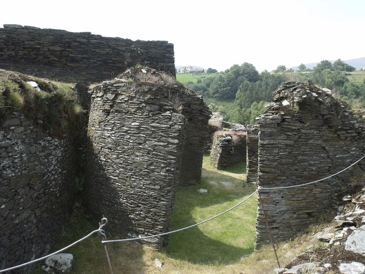 Muralla del Castro de Coaña