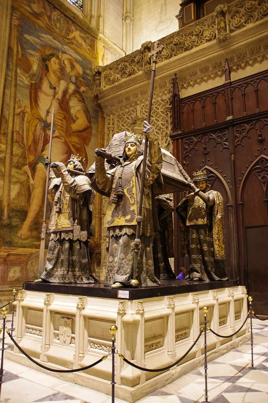 Tumba de Cristóbal Colón en la Catedral de Sevilla