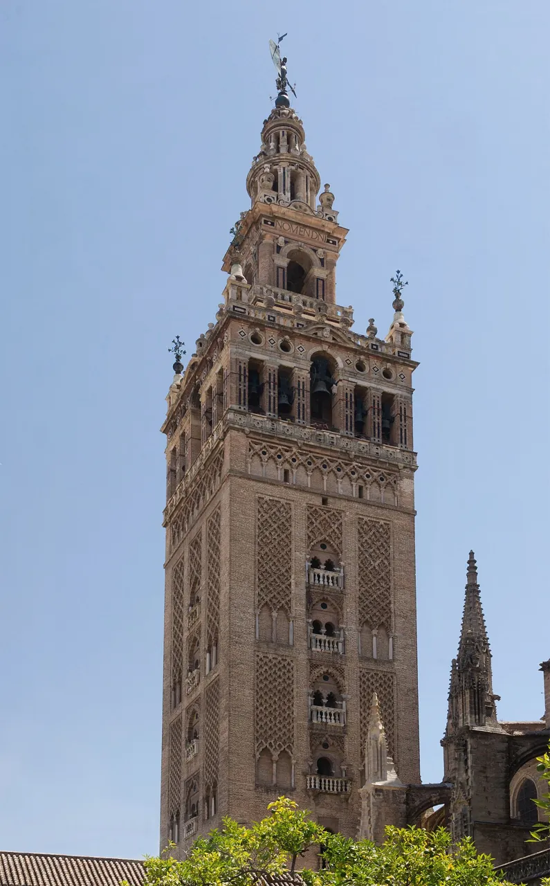 La Giralda desde el Patio de los Naranjos
