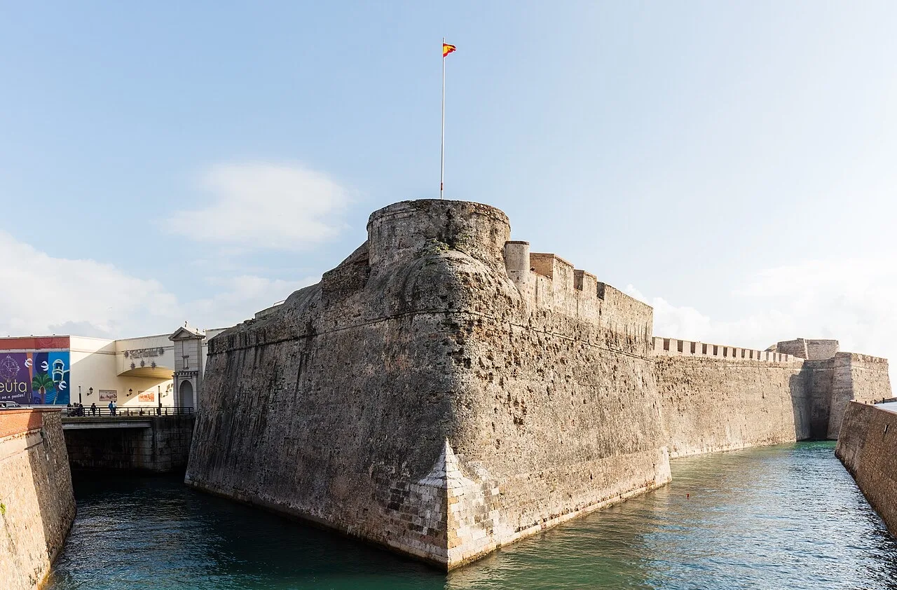 Qué ver en Ceuta: kayak por un foso, fortalezas y dos mares