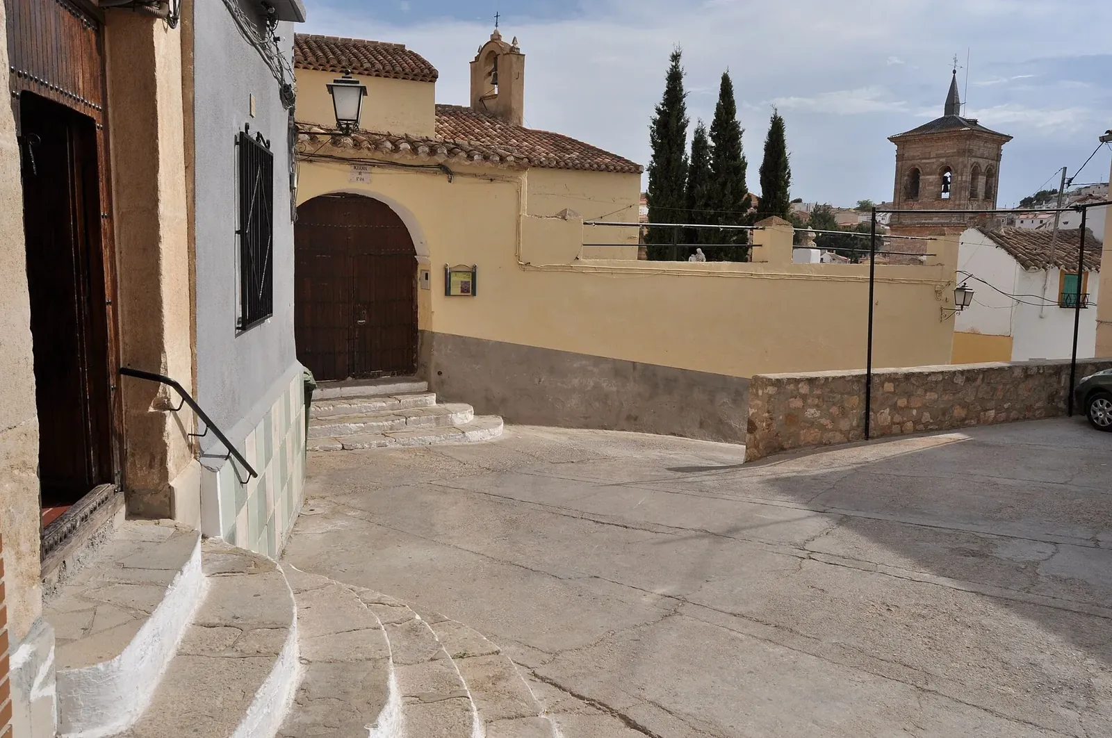 Calle empedrada del casco antiguo de Chinchilla