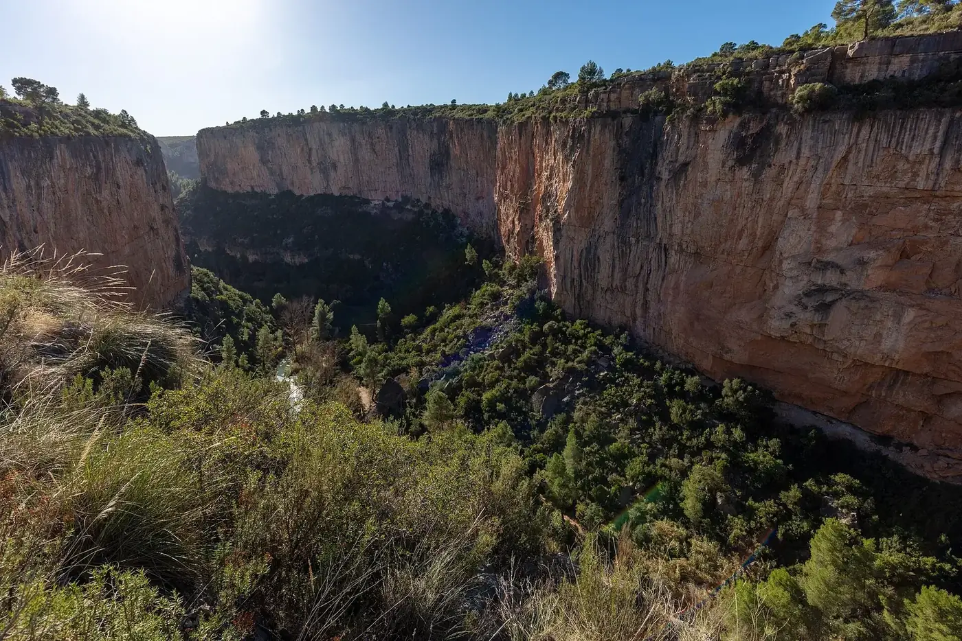 Paredes de roca del cañón de Chulilla