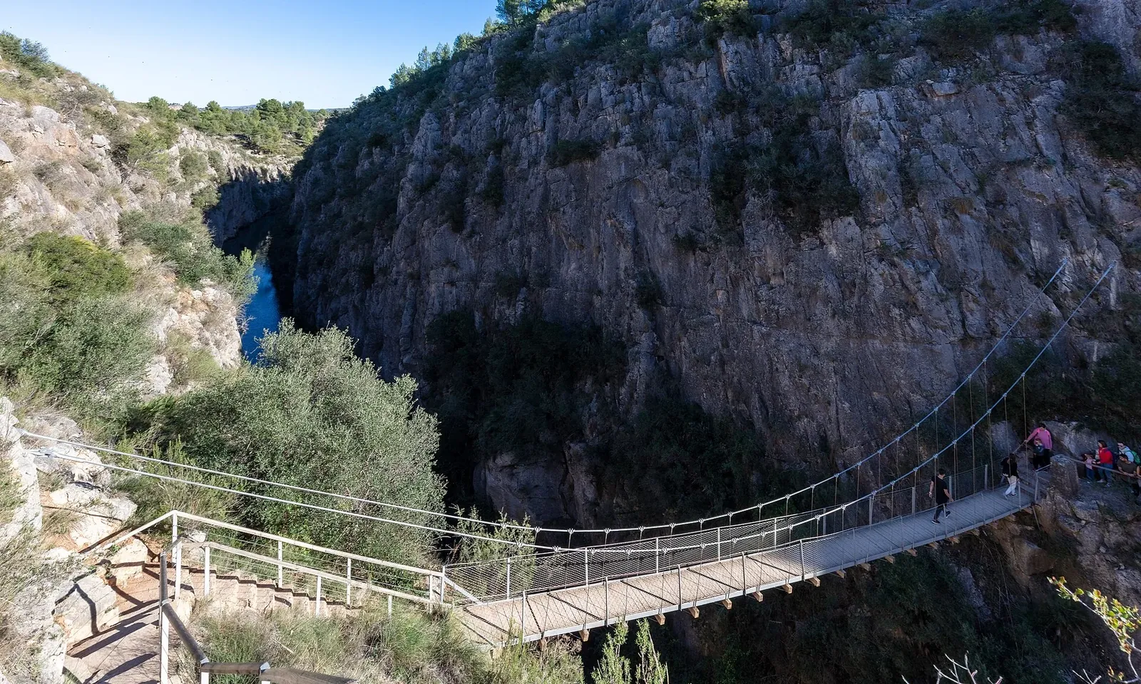 Puente colgante sobre el cañón del Turia en Chulilla