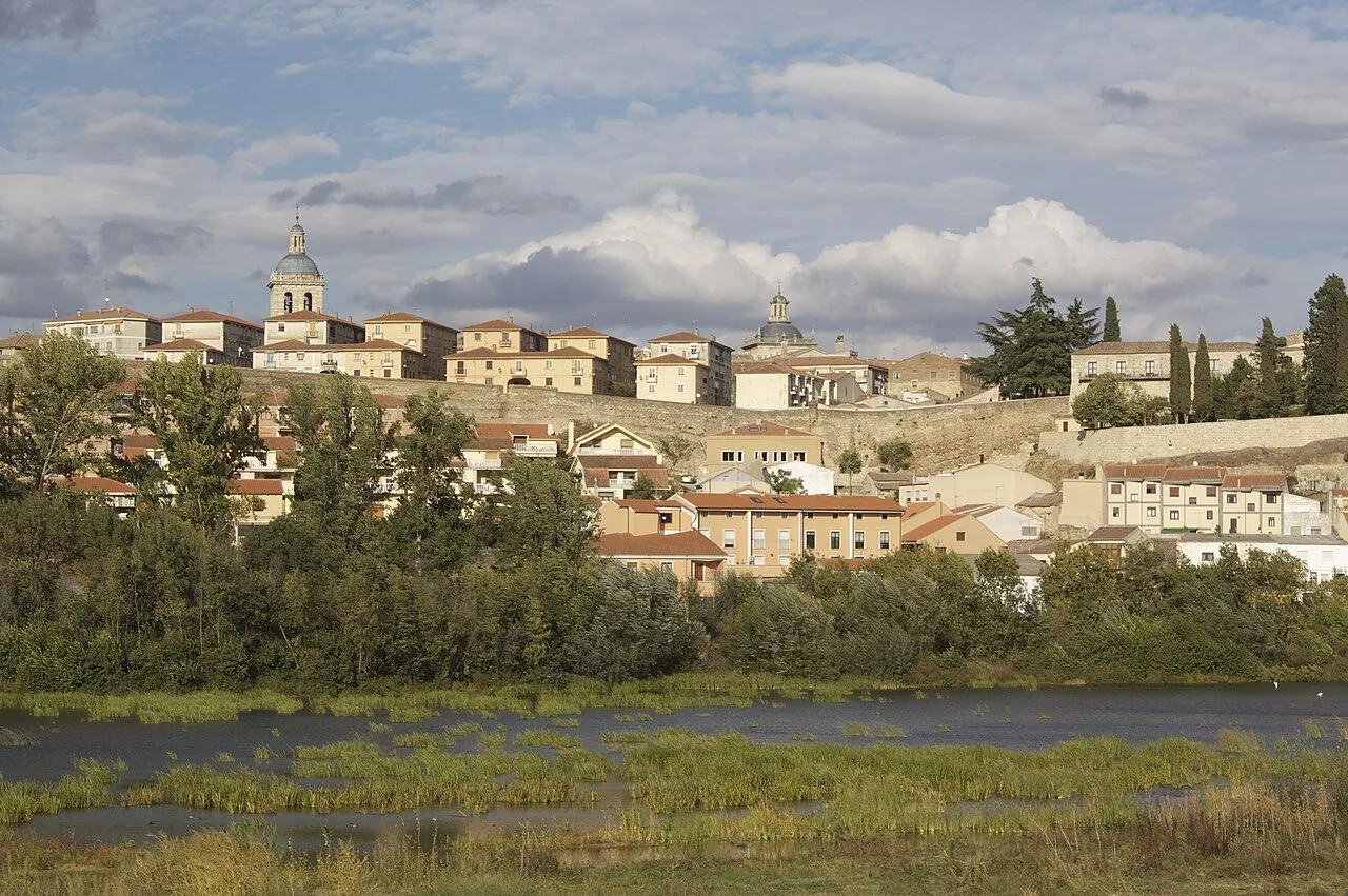 Qué ver en Ciudad Rodrigo: murallas, catedral con cañonazos y Carnaval del Toro
