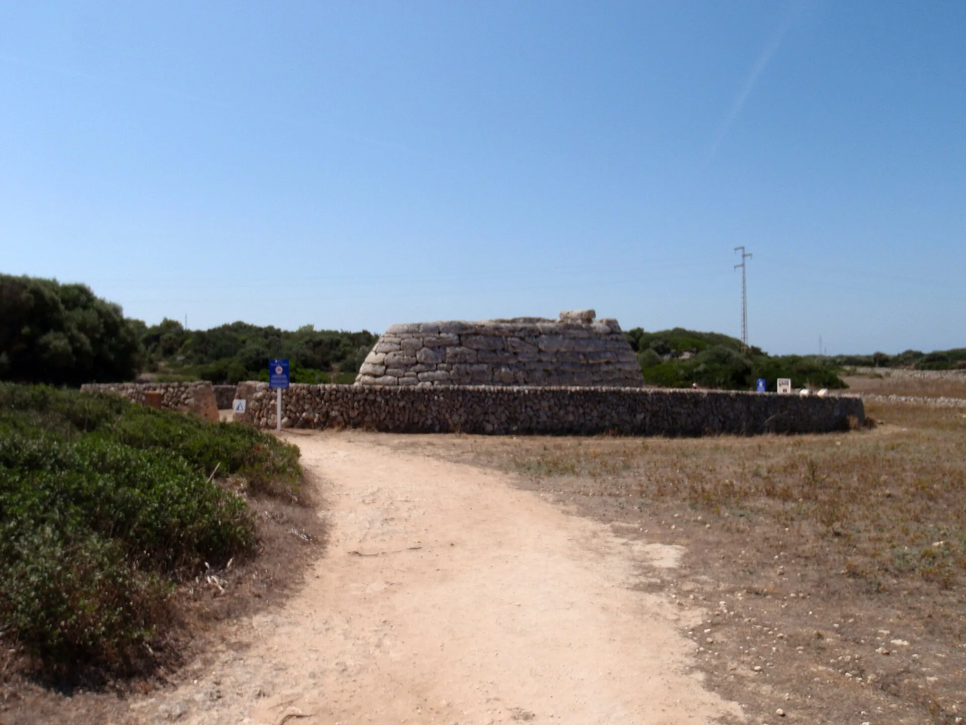 Naveta des Tudons cerca de Ciutadella