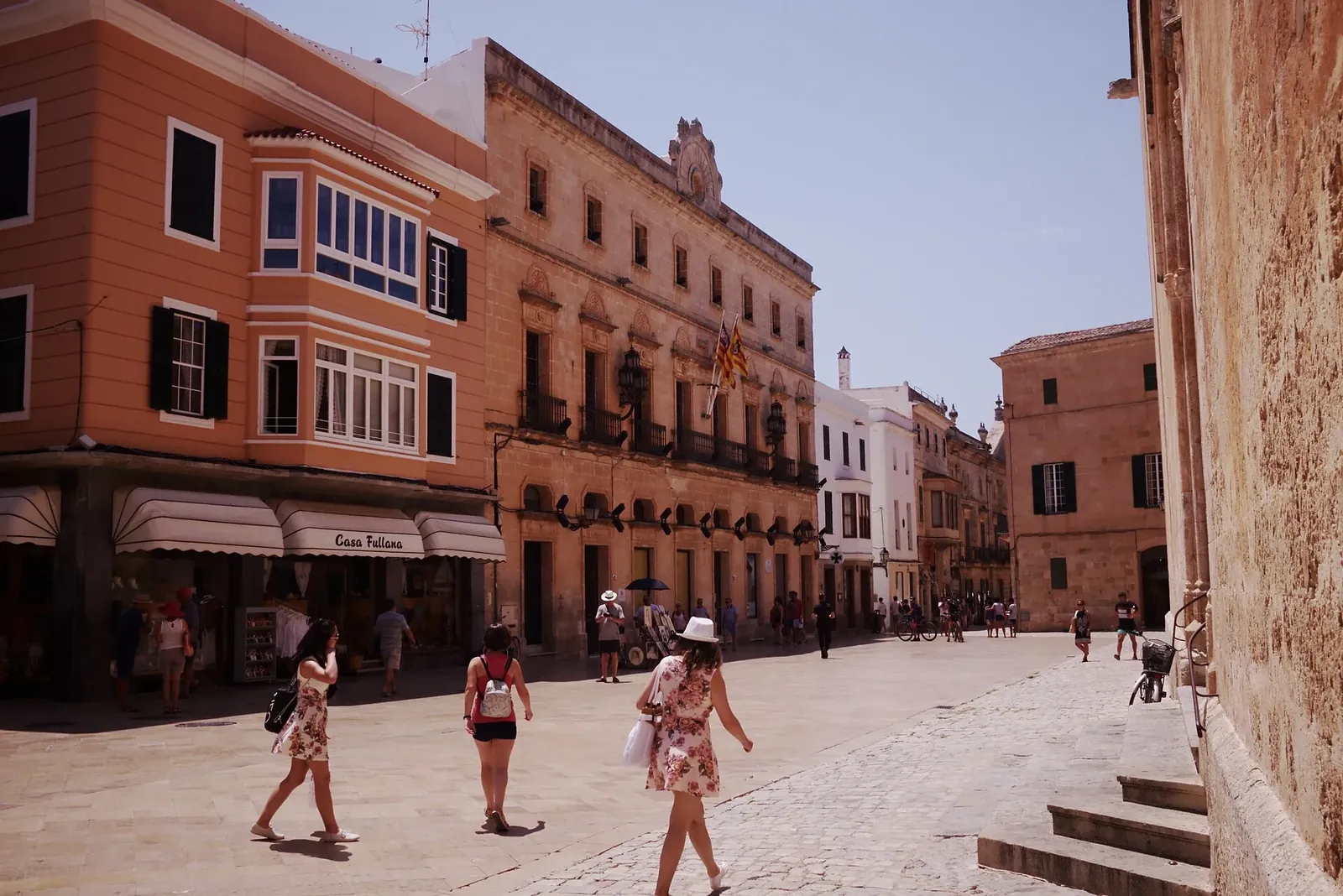 Calle porticada de Ses Voltes en Ciutadella
