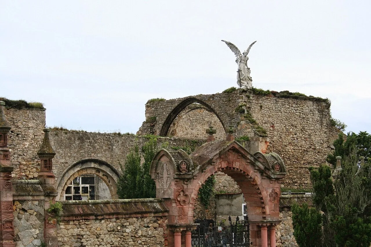 Cementerio de Comillas con el ángel exterminador